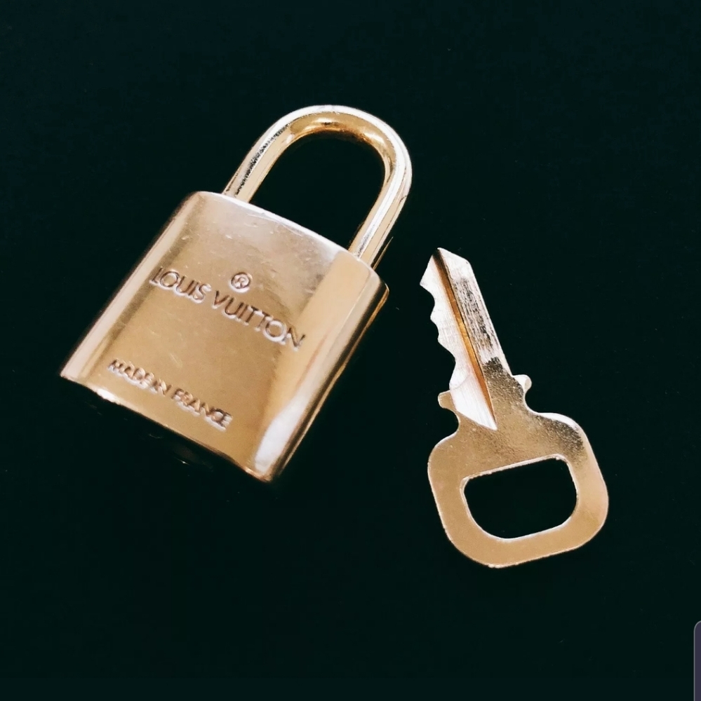 100% Auth Louis Vuitton 1 Lock & 1 Key - Picture 3 of 4